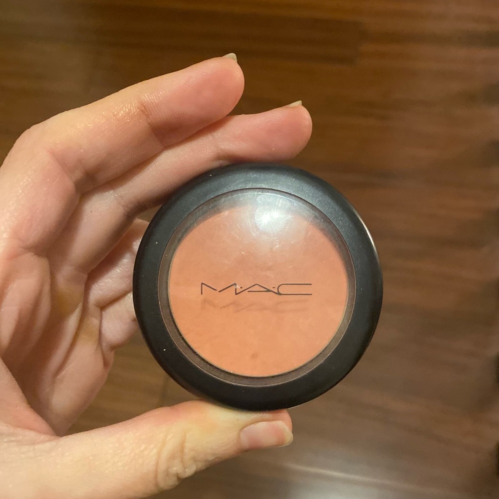 MAC sheertone Blush in Peaches